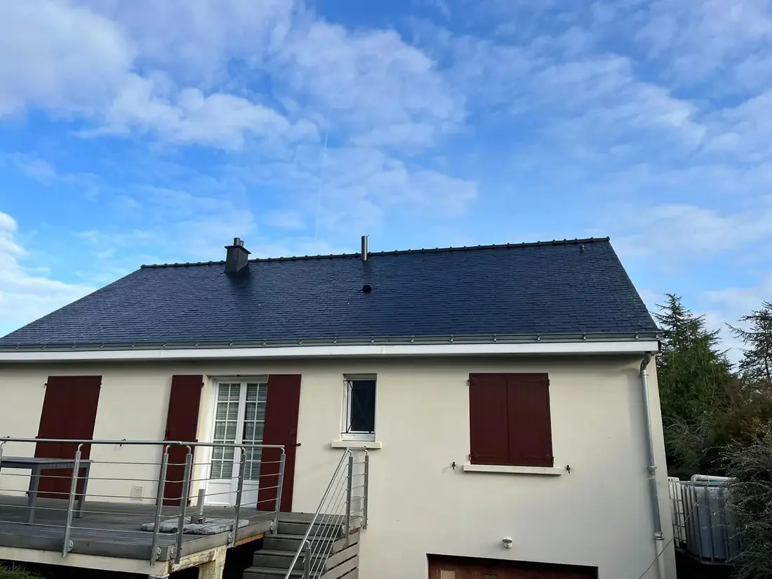Maison avec toiture en ardoise entièrement refaite dans l'Indre