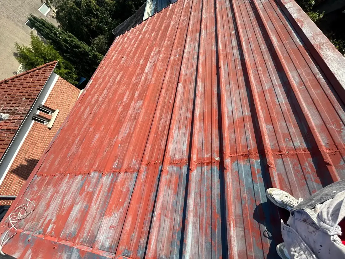 Toiture traitée à la résine colorée dans l'Indre